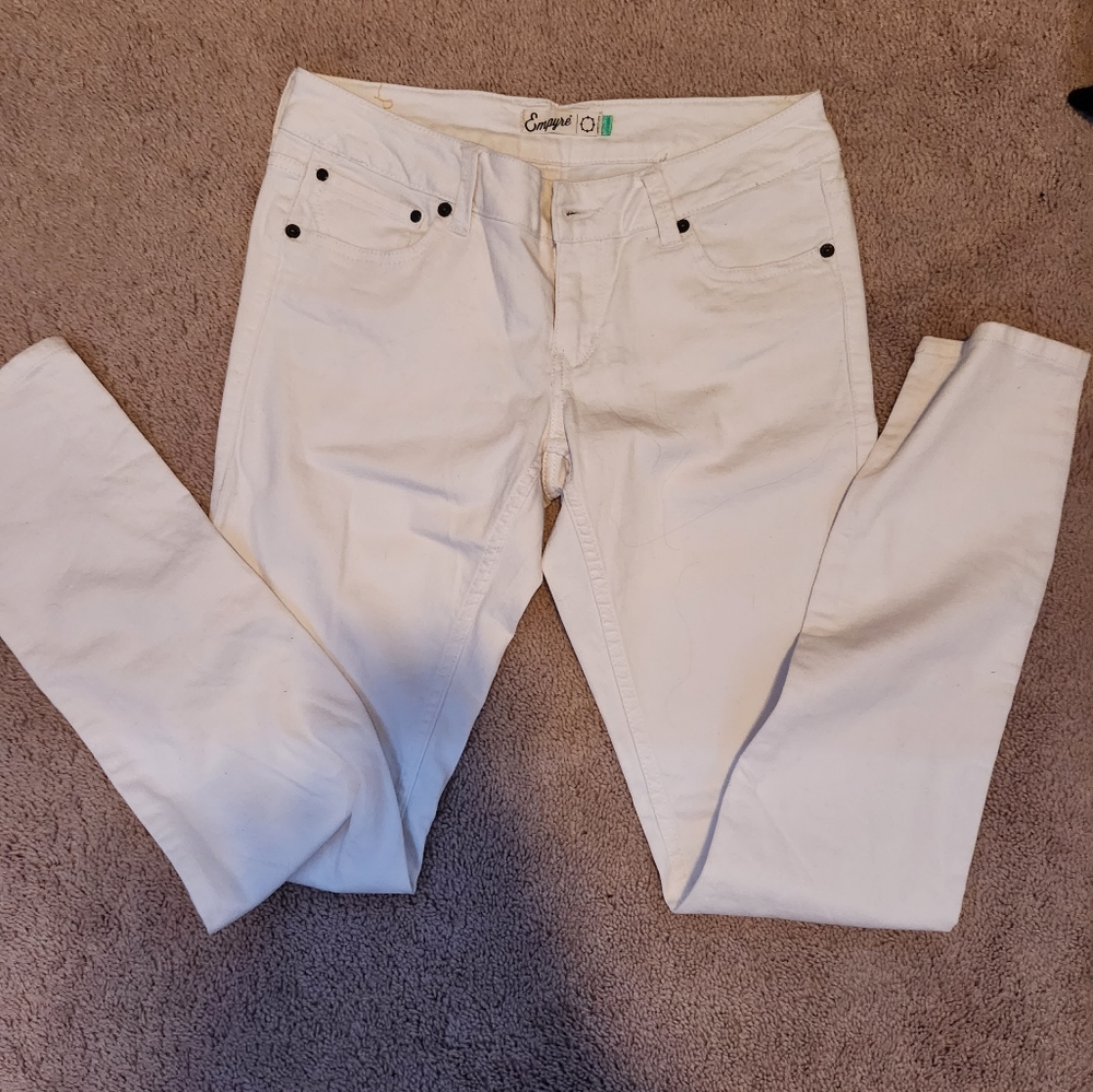 Basic white jeans no rips